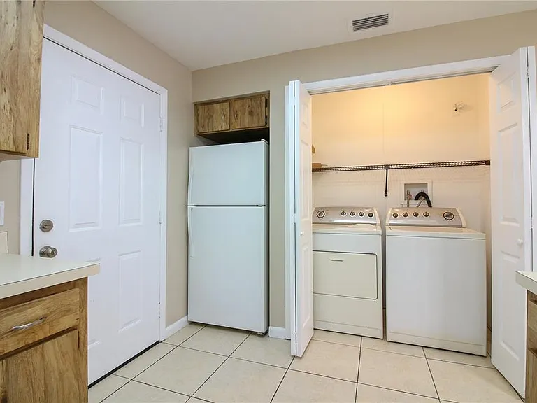 1545 King Ave — Photo 9