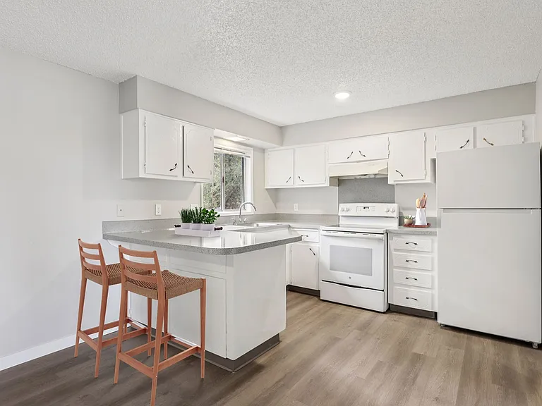 Cypress Crest Apartments — Photo 21