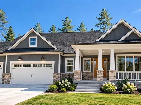 2243 Pinecrest St, Harbor Springs, MI 49740