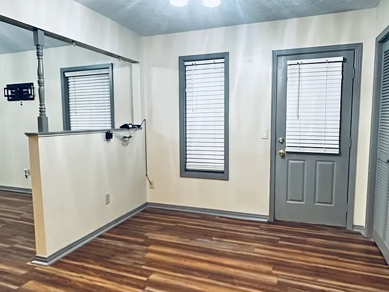 487 E Plum St — Photo 14