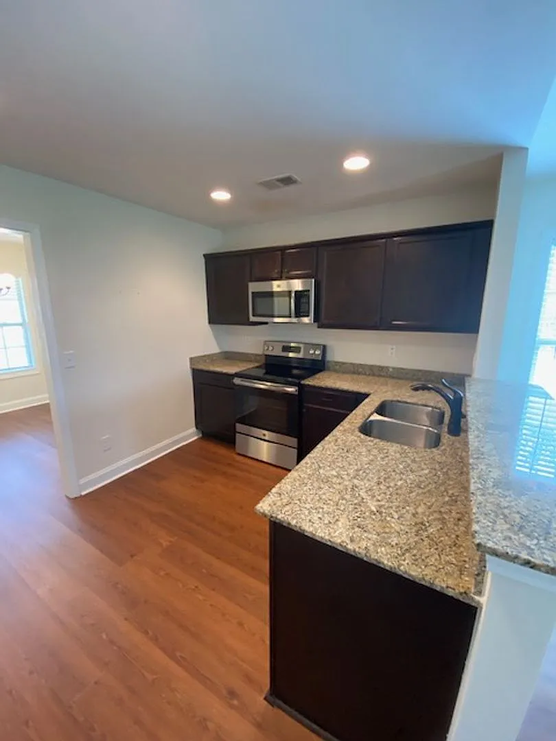 3 Bedroom 2 Bath Home In Lexington. — Photo 3