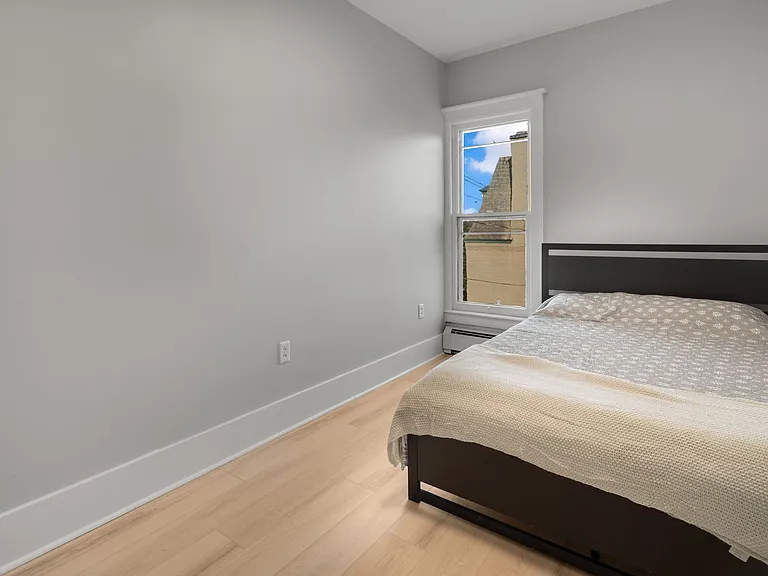 710 E State St — Photo 21