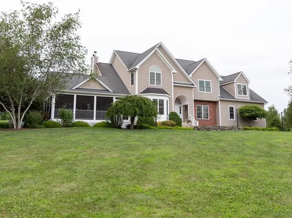 9 Richies Way, Pleasant Valley, NY 12569