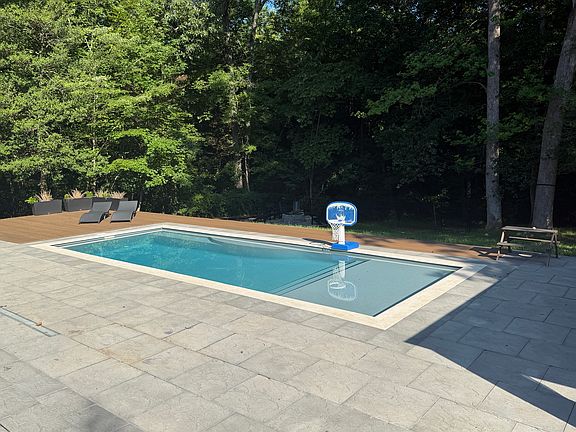2nd image of 2950 Candlehurst Ln