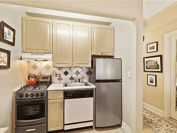 4th image of 127 W 79th St #12K