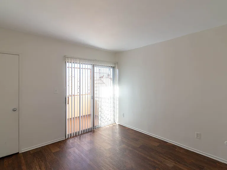 8123 - Sepulveda Apartments — Photo 24