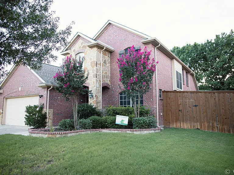 907 Appalachian Dr — Photo 4