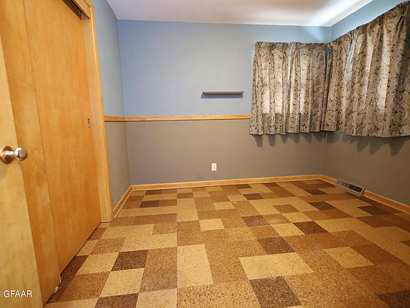 3rd image of 426 Greenwood Dr SE