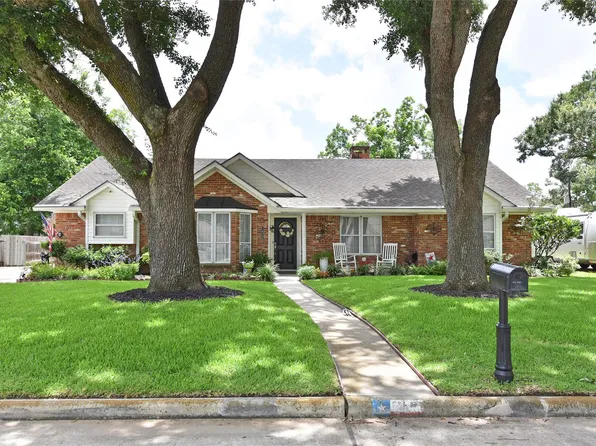 1823 Laurel Oaks Dr, Richmond, TX 77469