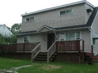 116 Meadow Ct, Willowbrook, IL 60527