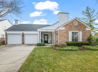 145 Rivershire Ln, Lincolnshire, IL 60069