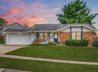 236 Valleyoak Ct, Ballwin, MO 63021