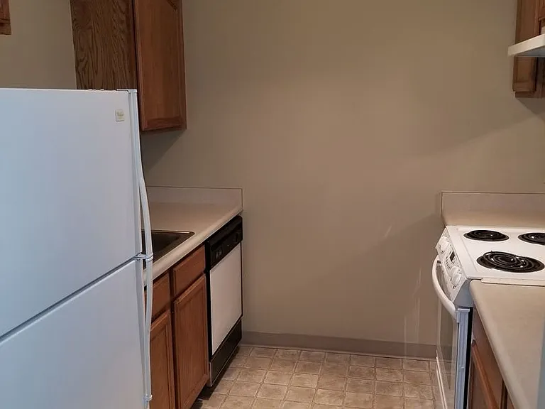 Superior Place Apartments — Photo 6
