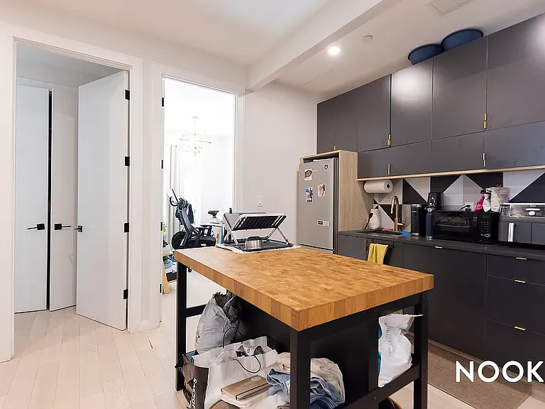 978 Kent Ave #1E — Photo 9