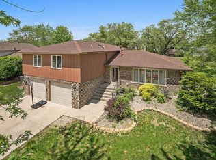 5222 Imperial Dr, Richton Park, IL 60471