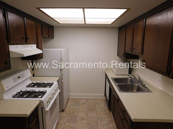5th image of 2308 Villanova Cir APT 2