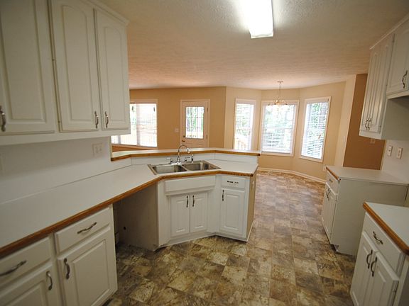 5th image of 951 Simon Park Cir