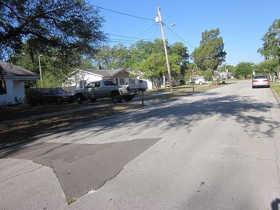 2nd image of 614 McLennan St