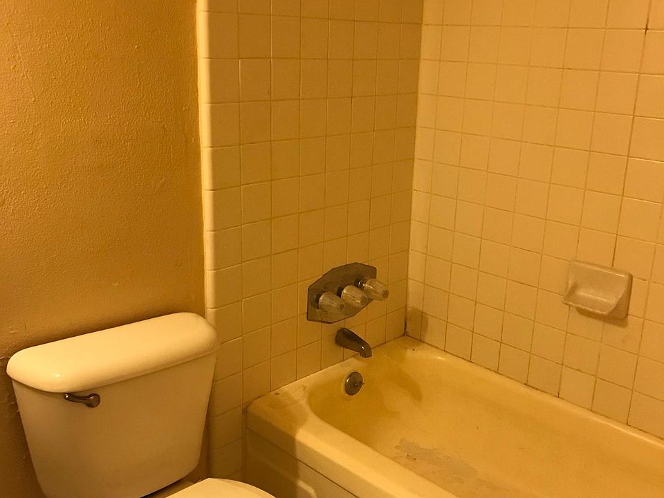 2nd image of 2600 Curtis Ave APT A
