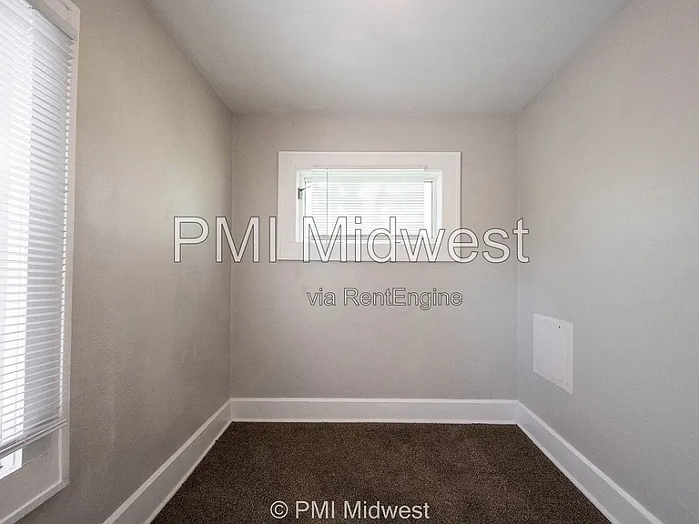 411 W 40th St — Photo 17