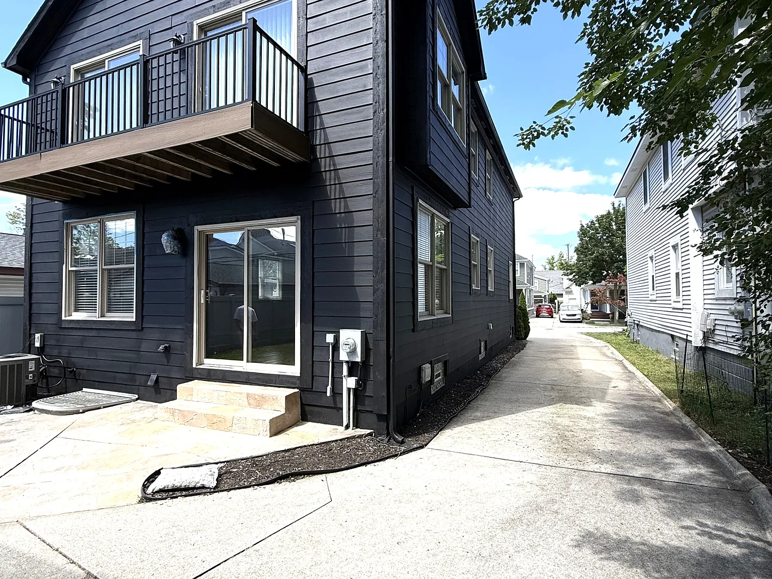 3 bed, 2.5 bath, 2394 sqft, $4,750 — Photo 2