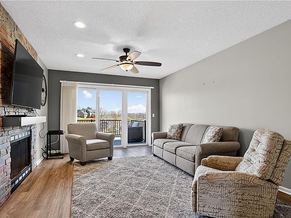 3rd image of 201 Stonebridge Ln