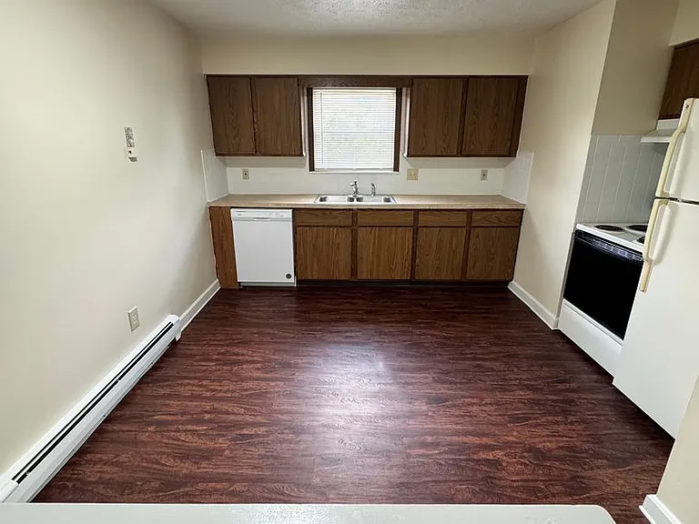 Stadler Ave Apartments 8168 — Photo 5