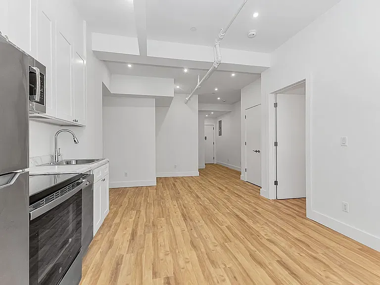 248 W 35th St #1006 — Photo 14
