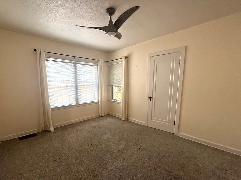 700 Dexter St — Photo 8