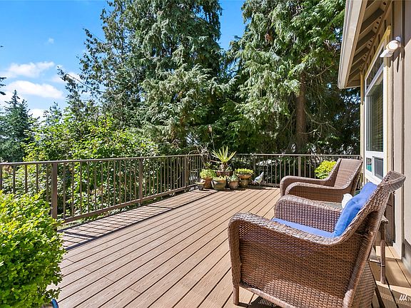 4th image of 1642 Emerald Lake Way
