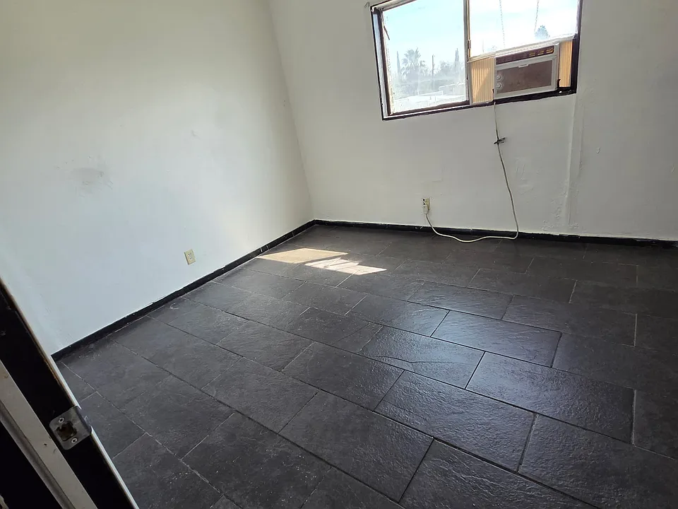 326 N Carolina Dr #2