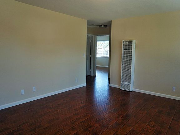 5th image of 1660 E San Antonio St