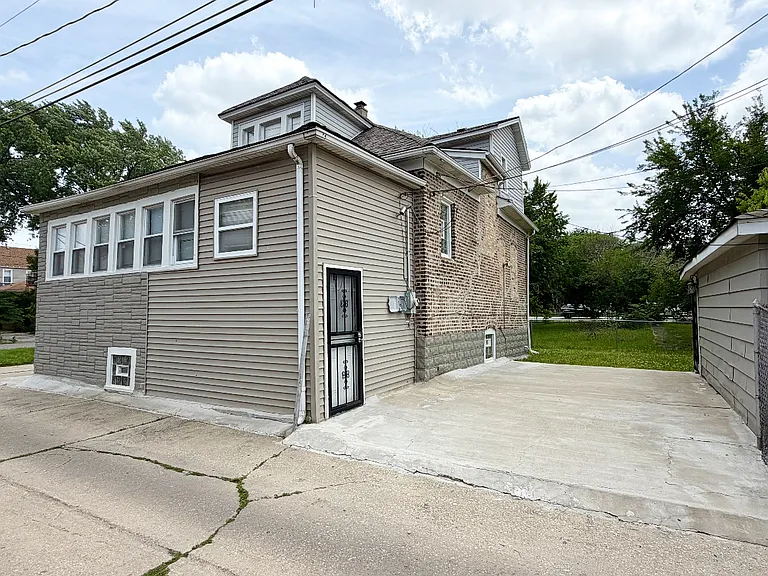 9446 S Wabash Ave — Photo 18