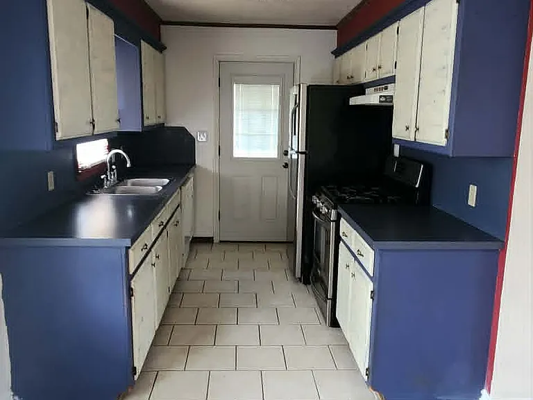 260 E Coe Dr — Photo 4