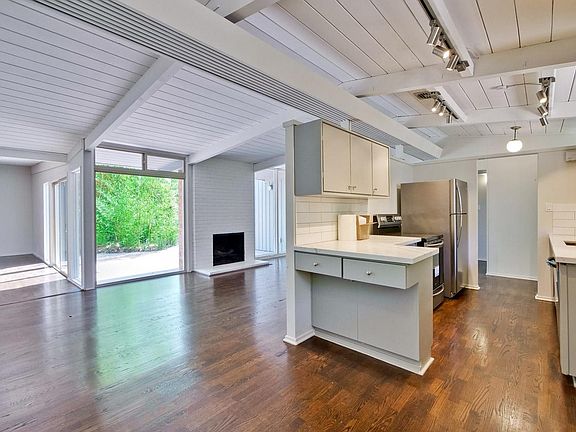4th image of 842 Marshall Dr