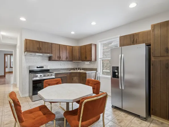 3748 S Honore St #2, Chicago, IL 60609