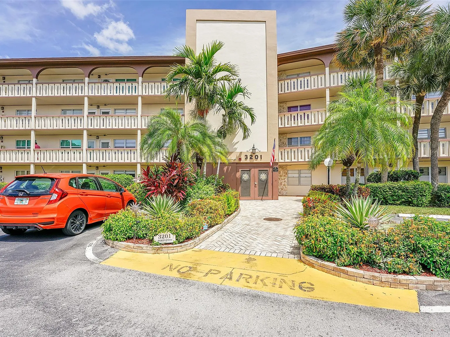 2 bed, 2.0 bath, 1156 sqft, $2,300 — Photo 1