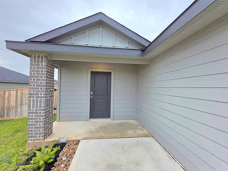 40821 Hawthorne Glades St — Photo 3