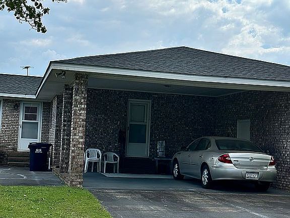 5th image of 234 Marcia St