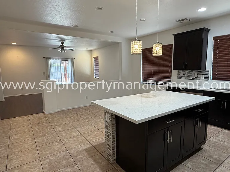 1243 E Walnut Rd — Photo 3