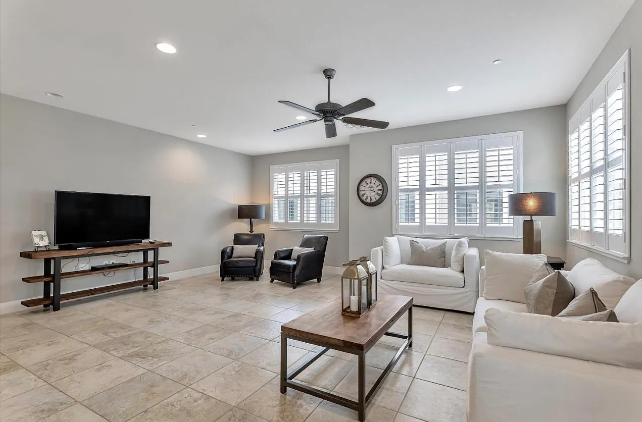 4 bed, 3.5 bath, 2205 sqft, $1,900 — Photo 1