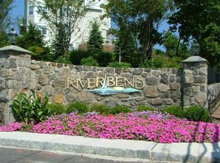 211 Riverbend Dr, Peekskill, NY 10566