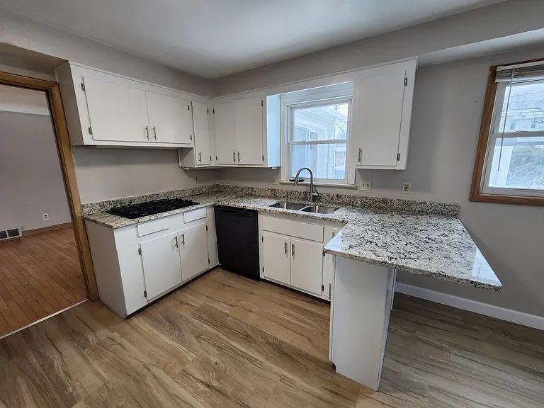 2413 Elmdale Rd — Photo 6