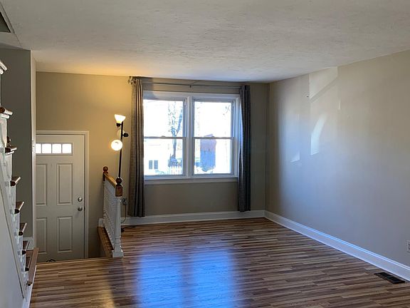 3rd image of 318 Mary St