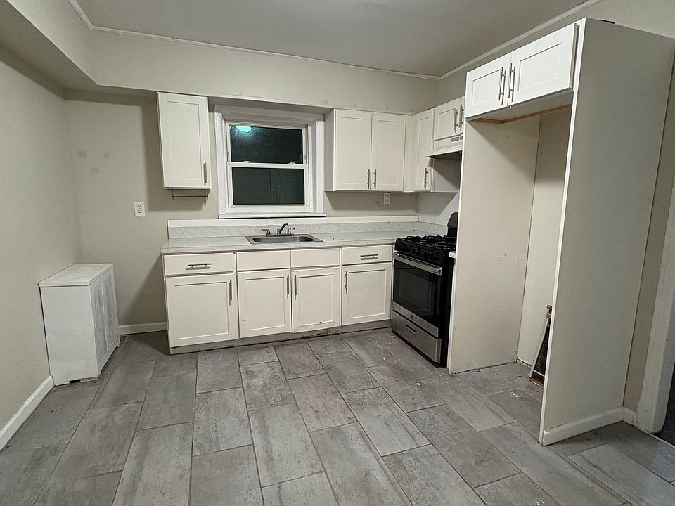 1st image of 76 Pearsall Ave #2