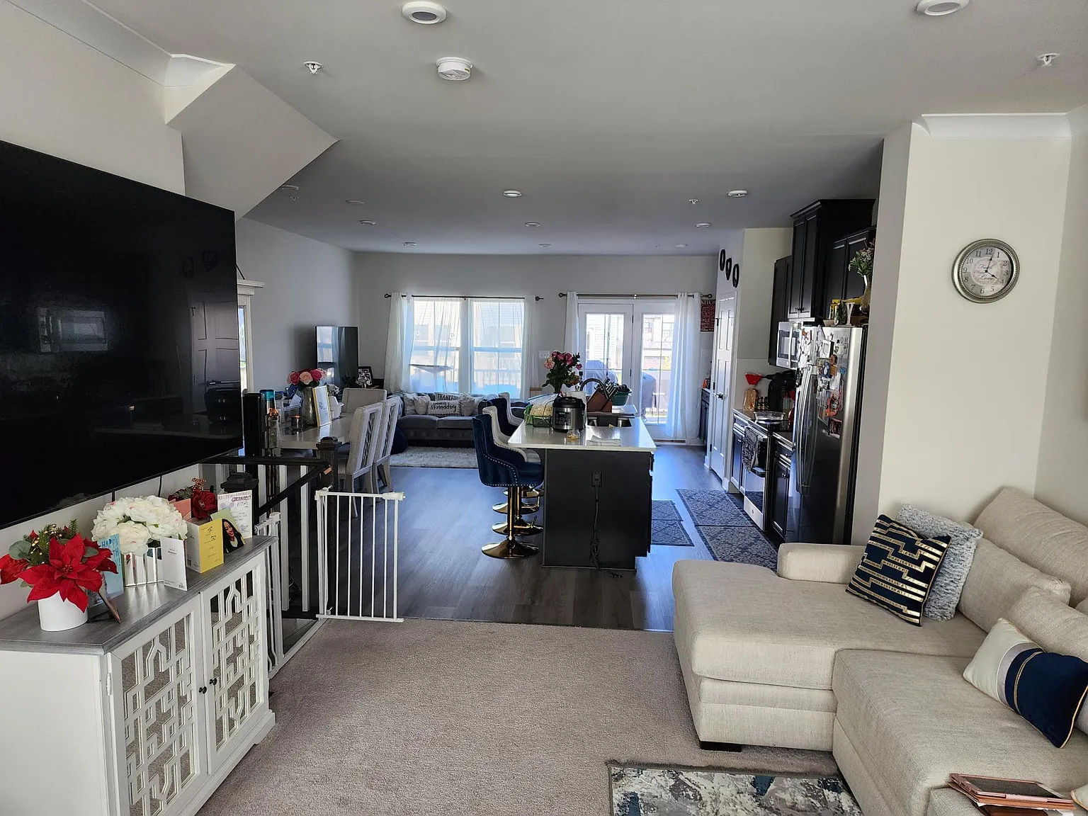 4 bed, 2900 sqft, $3,800 — Photo 3