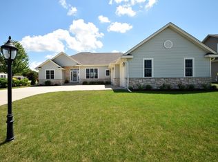 805 River Ridge Cir, Waterford, WI 53185
