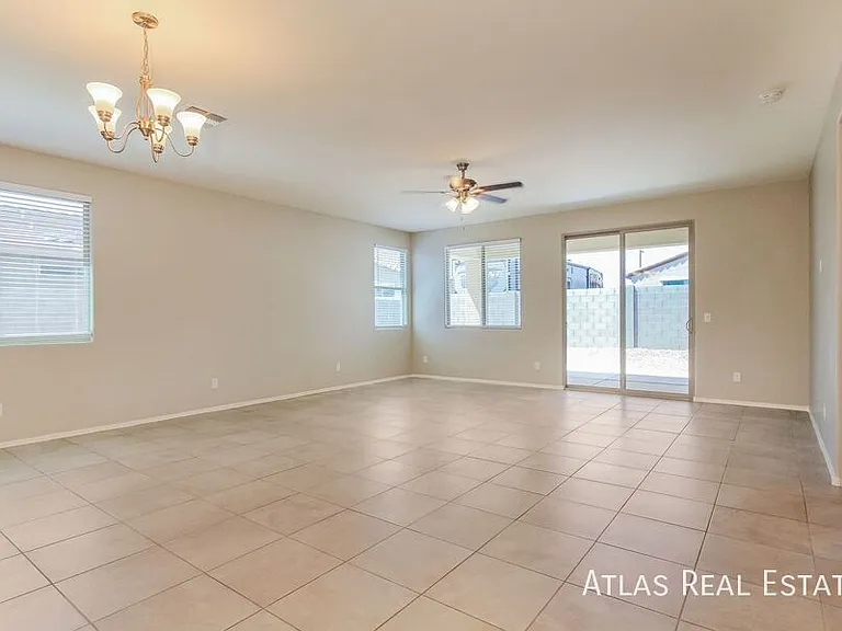 18660 W Robin Ln — Photo 4