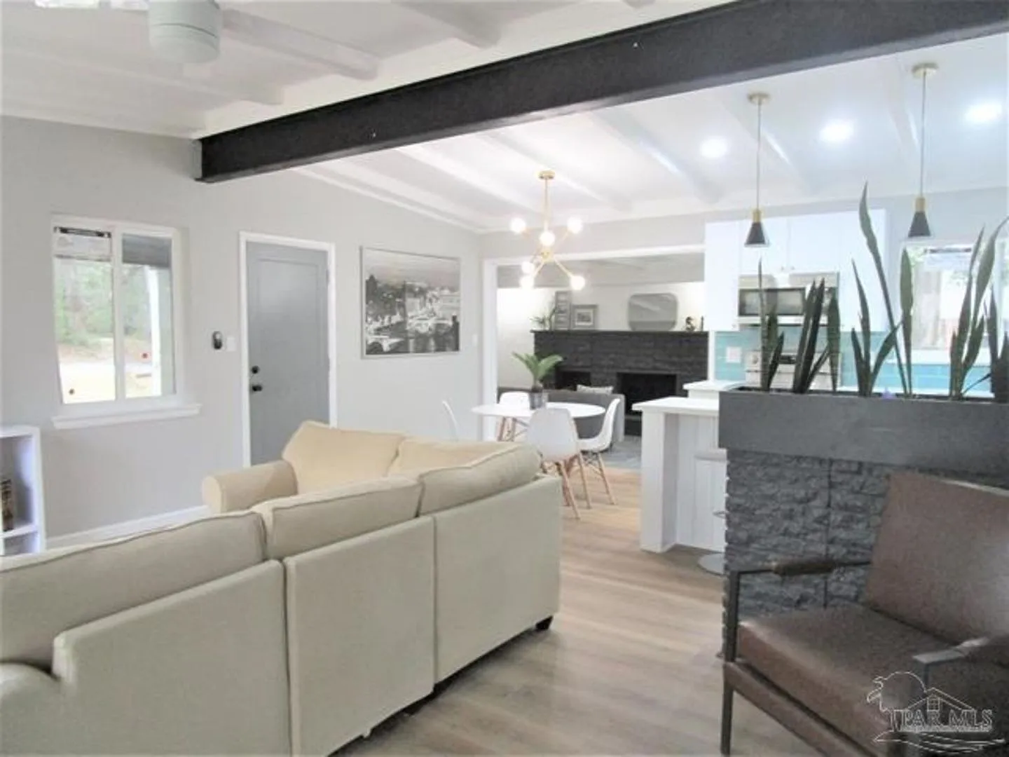 Great remodeled home! — Photo 3