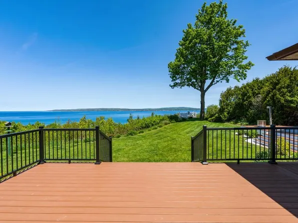 2640 W Sheridan Rd, Petoskey, MI 49770